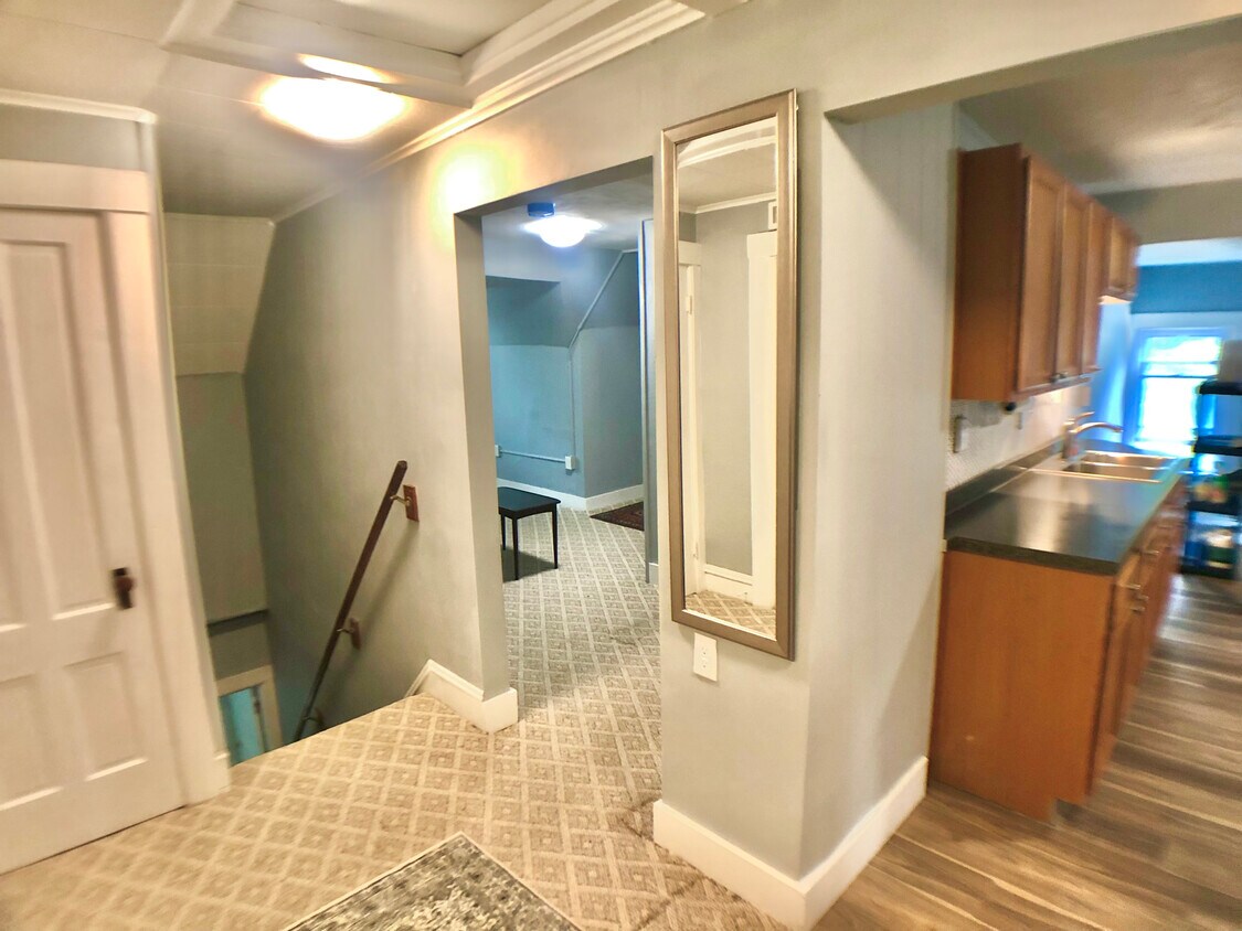 236 Shelburne Rd Unit 3rd Floor, Burlington, VT 05401 Apartments 236