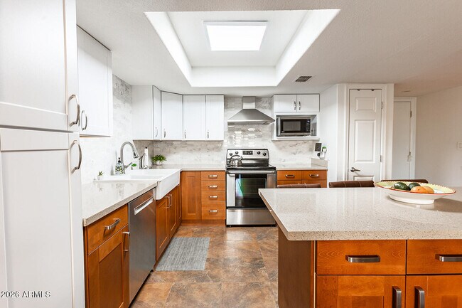 Foto del edificio - 7830 E Camelback Rd