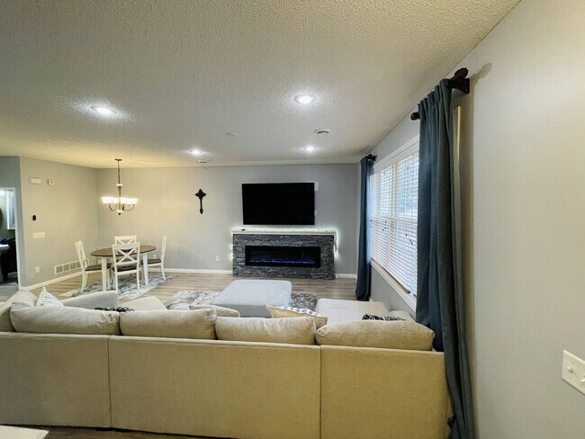 Foto del edificio - Woodbury Condo
