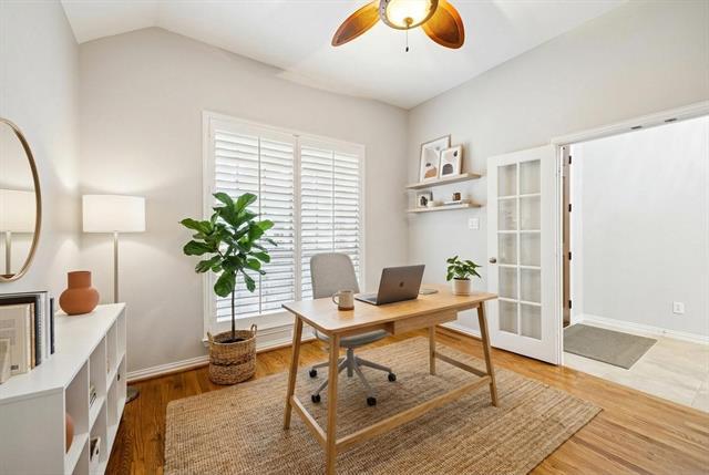 Foto del edificio - 930 Crestmoor Dr