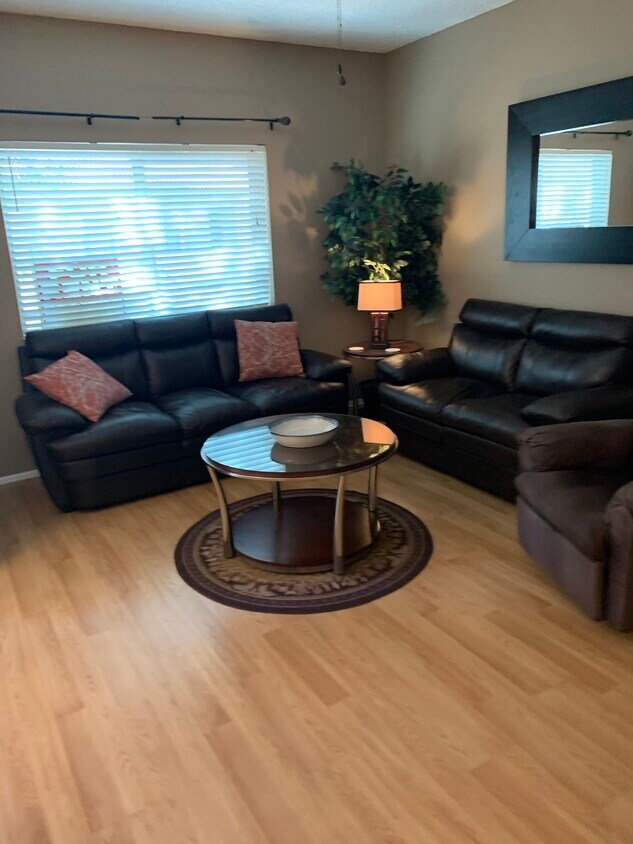 Foto principal - 145 N 74th St