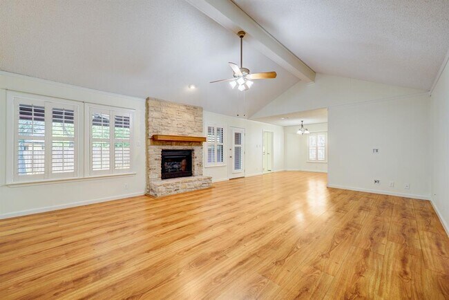 Foto del edificio - 1704 Foxfire Dr