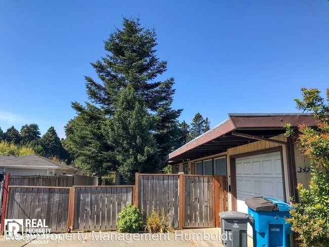 Foto del edificio - 3 br, 2 bath House - 3476 F Street