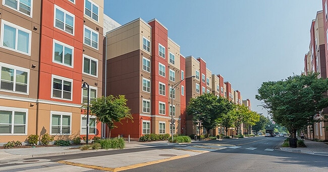 Edificio-Exterior-02-13th-And-Olive-Eugene - 13th & Olive Apartments