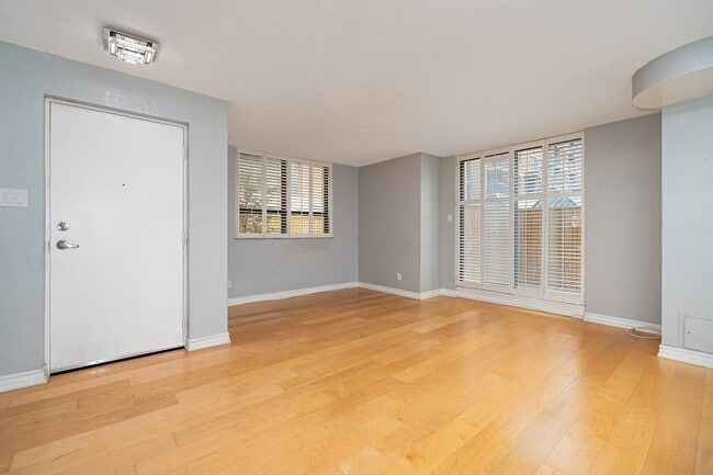 Building Photo - 89 McCaul St