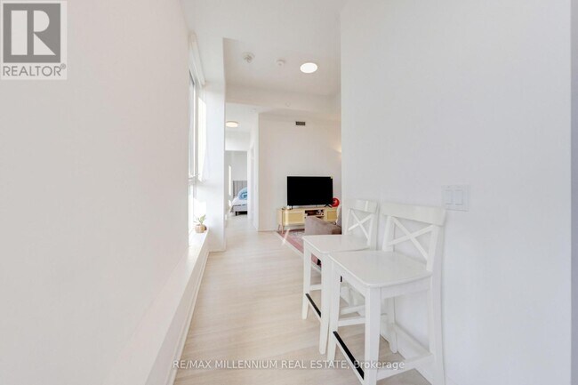 Photo du bâtiment - 500-500 Wilson Ave