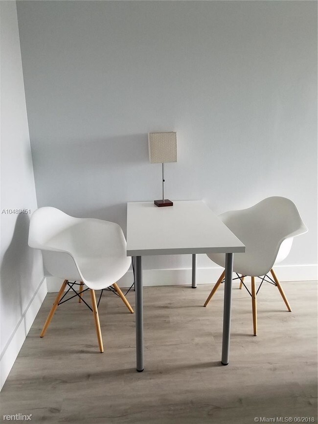 Foto del edificio - Studio, 1 bath  - 5731 Sunset Dr