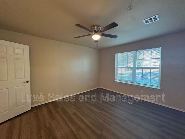 Foto del edificio - 3200 W Britton Rd