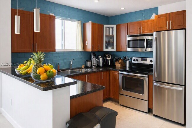 Foto del edificio - 652 NE 63rd St