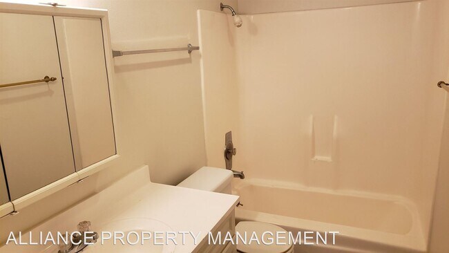 Building Photo - 5195 Parkhurst Dr