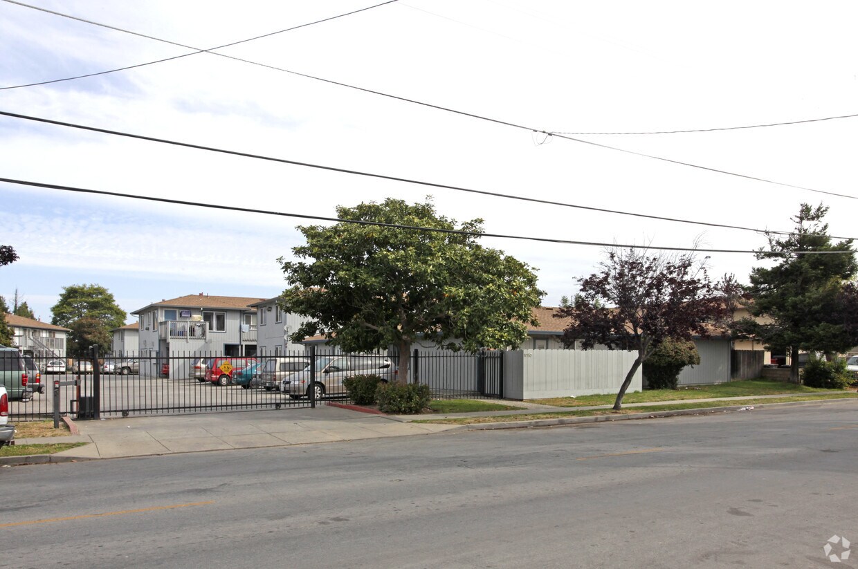 Building Photo - 1041 Rider Ave