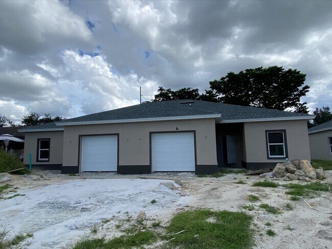 Building Photo - 1060-1062 San Cristobal Ave