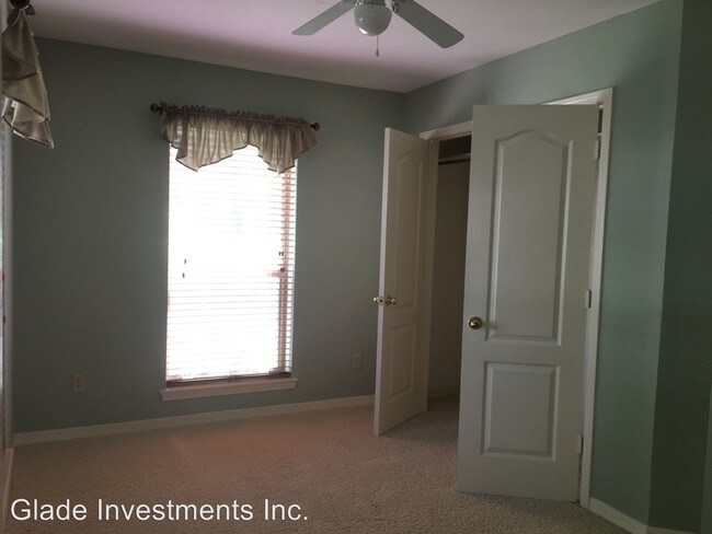 Building Photo - 3 br, 2 bath House - 1809 E. Lake Dr