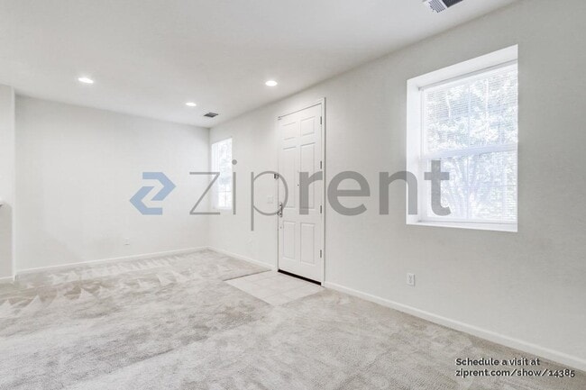 Building Photo - Unit