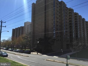 Building Photo - 4500 S Four Mile Run Dr