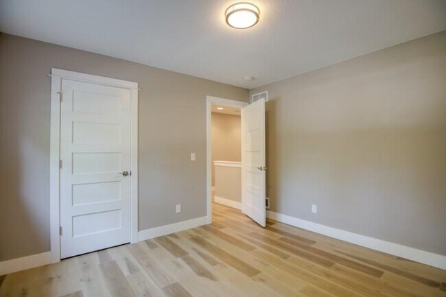 Building Photo - 311 Femrite Dr