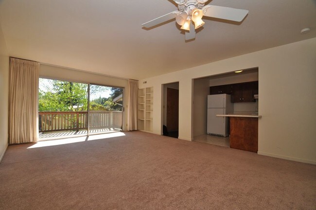 Foto del edificio - Convenient 2 Bedroom San Anselmo Apartment