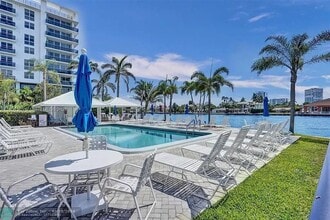Building Photo - 6489 Bay Club Dr