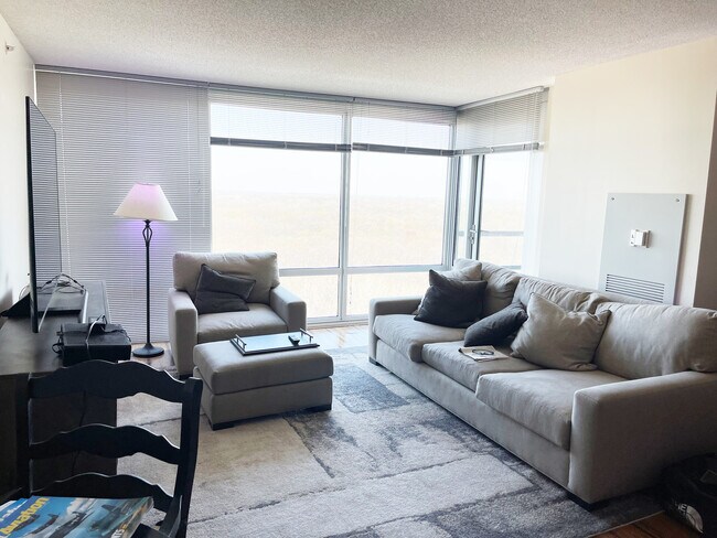Foto del edificio - 9655 Woods Dr