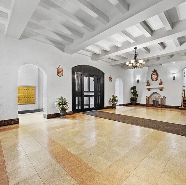 Foto del edificio - 37-21 80th St