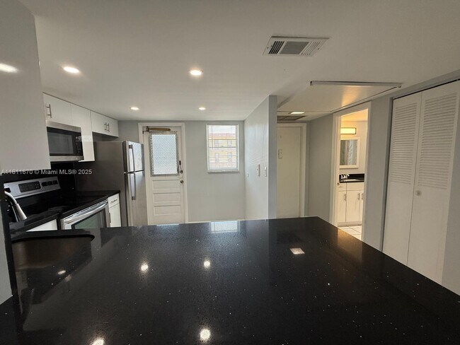 Foto del edificio - 445 NE 195th St