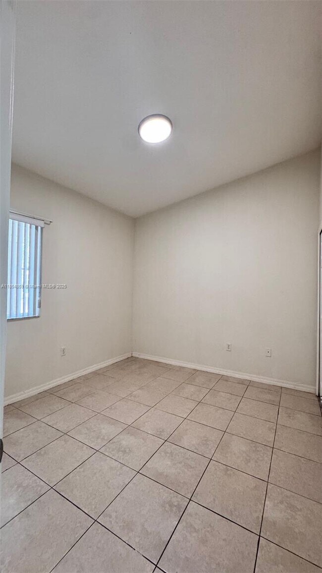 Foto del edificio - 2931 SE 13th Ave