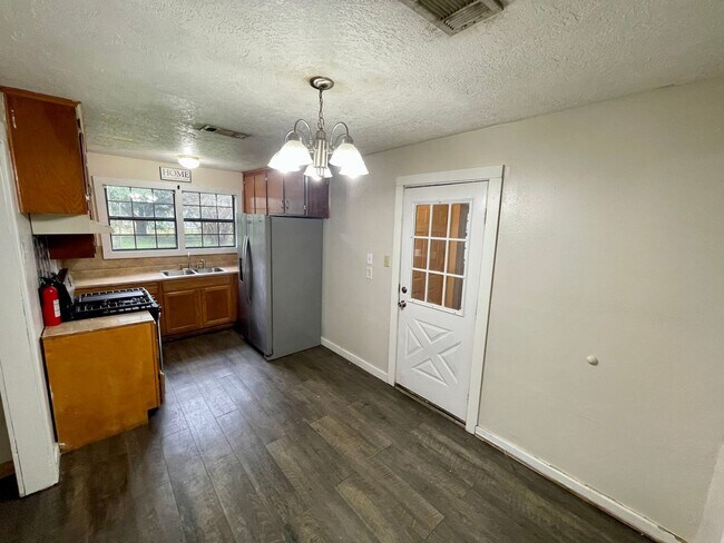 Foto del edificio - 2450 S 8th St