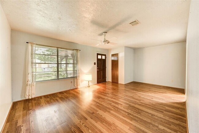 Building Photo - 13634 Greenridge Dr
