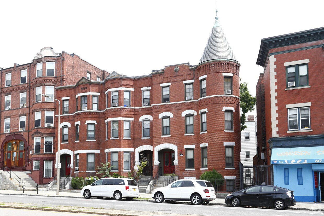 Building Photo - Highland House