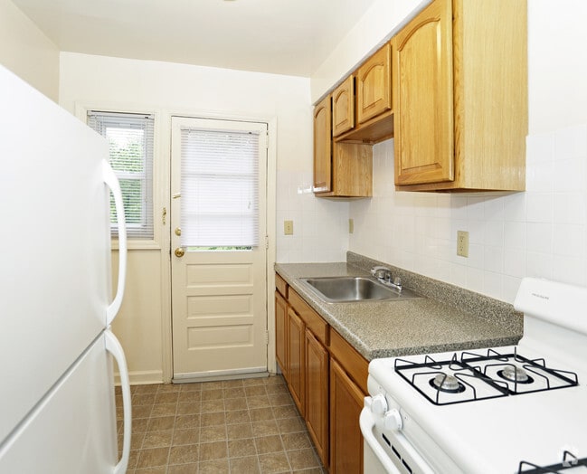 Hillside Village Apartments Ridgefield, NJ