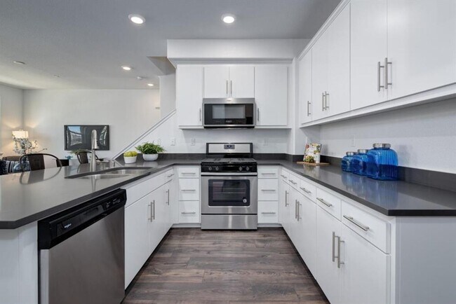 Foto del edificio - Newly Constructed Townhouse available in Berryessa Area