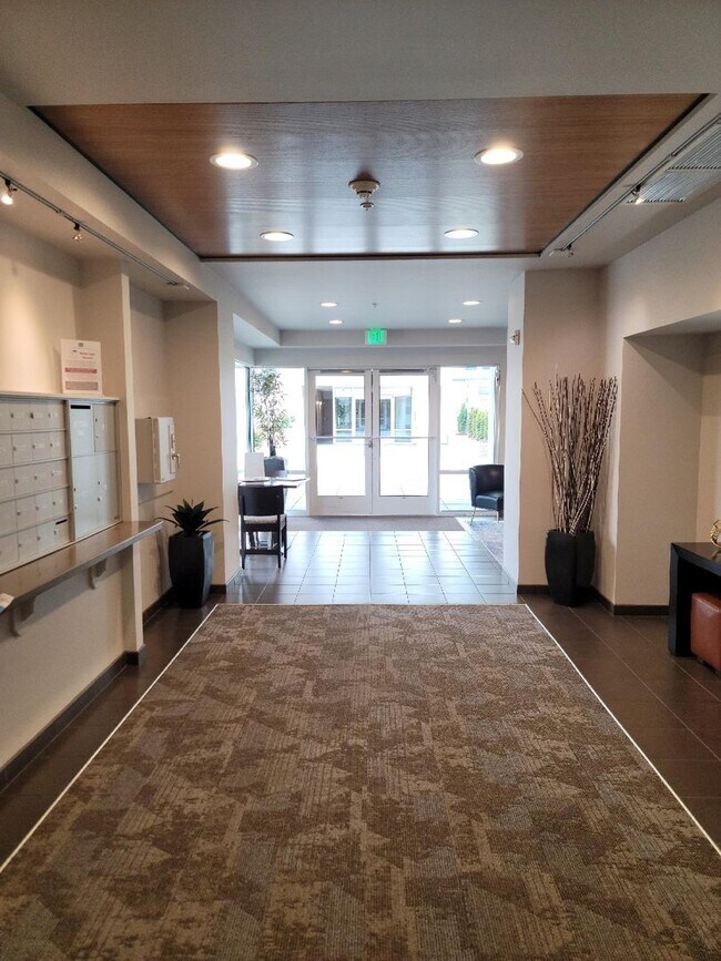 Building Photo - 2 Bedroom Condo in Harborside Condominiums
