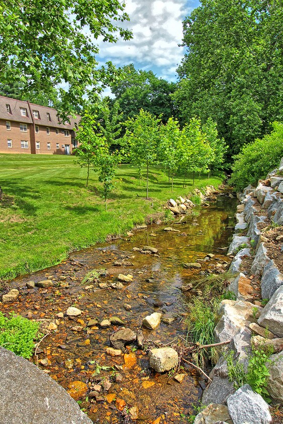 Apartments at Pine Brook Apartments Newark, DE