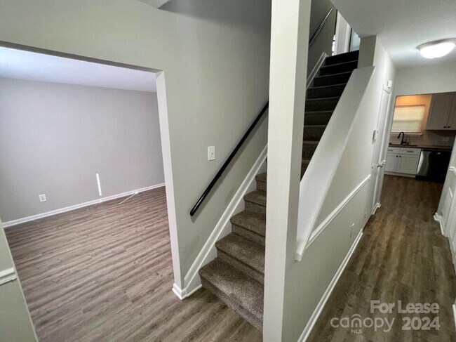 Building Photo - 3138 Heathstead Place