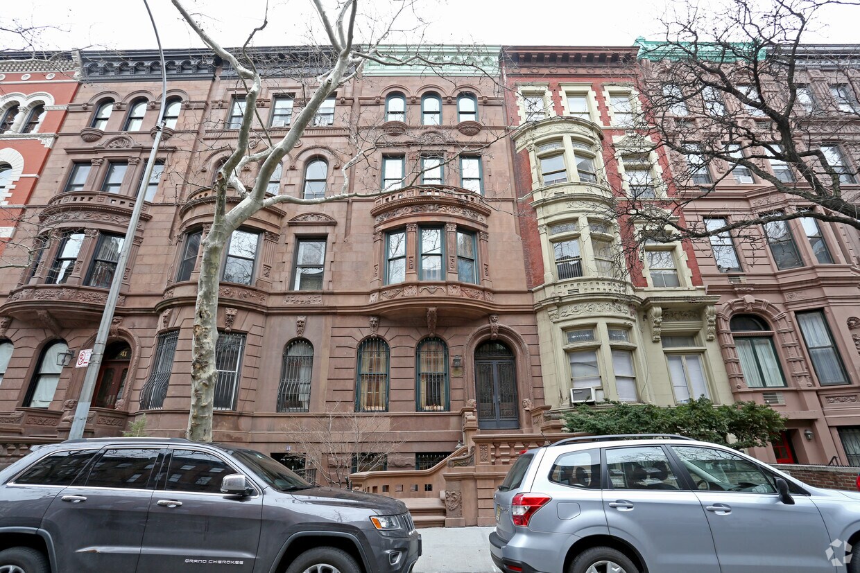 Building Photo - 37 W 88th St