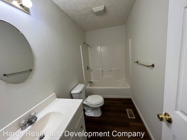 Building Photo - 3 br, 2 bath House - 110 Oakwood Street