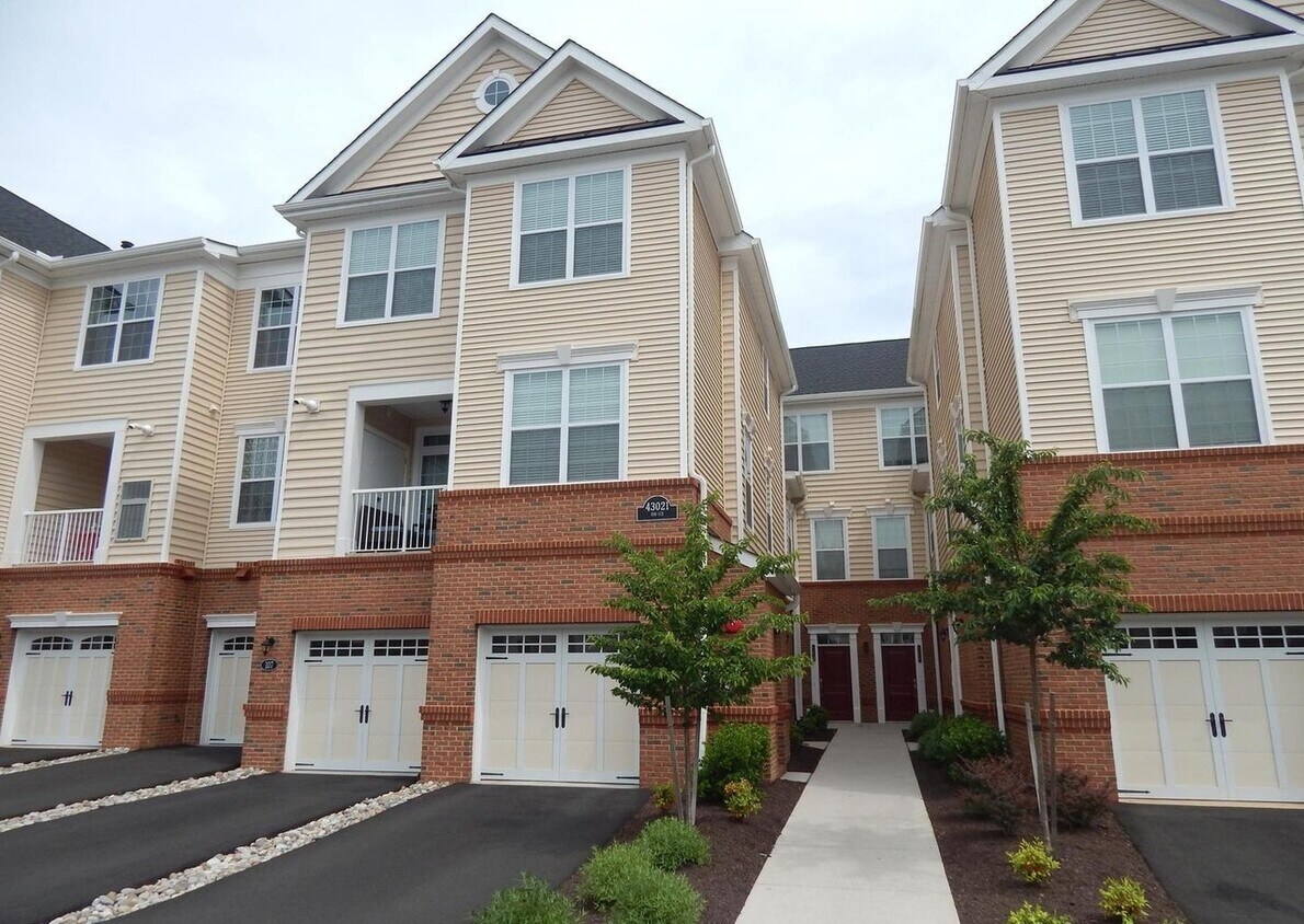 43021 Greggsville Chapel Ter Unit 108, Ashburn, VA 20148 Condo for