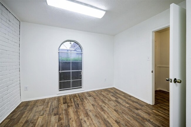 Building Photo - 15251 Buckle Ln