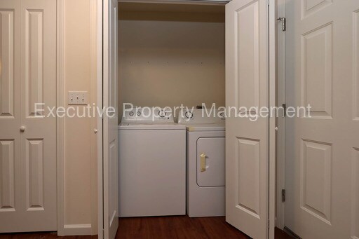 Building Photo - 1112 Bertling St