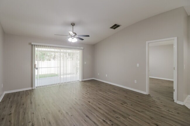 Foto del edificio - 30511 Midtown Ct