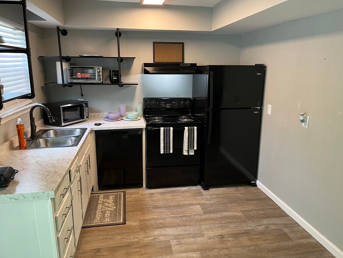 Kitchen - 3410 Tisdall Dr