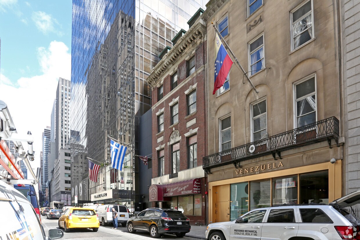 Building Photo - 5 E 51st St