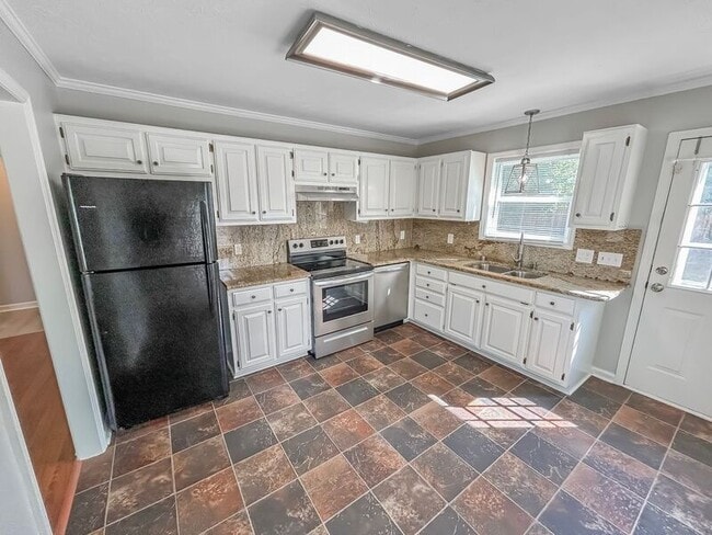 Building Photo - 109 Robert Ave