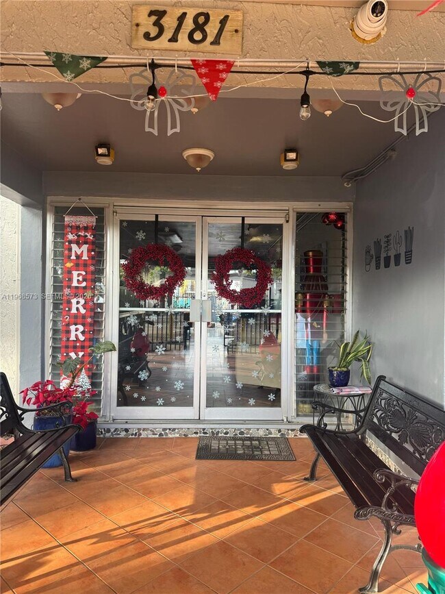 Foto del edificio - 3181 SW 13th St