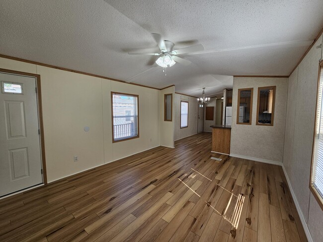 Building Photo - 28 Pine Cir