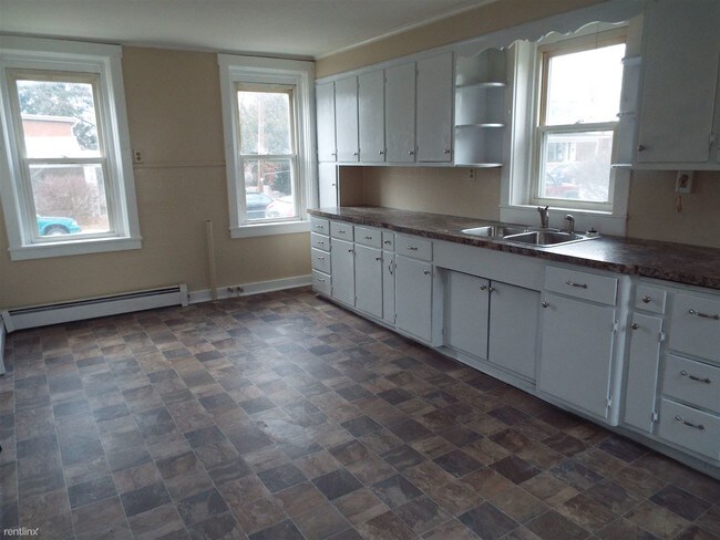 Building Photo - 2 br, 1 bath Duplex - 505 S Market St