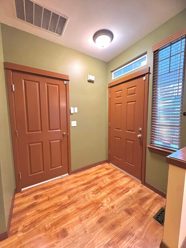 Foto del edificio - 18728-18109 109 Ln SE