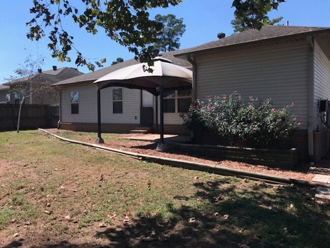 Building Photo - Beautiful Jacksonville Brick and Siding Ho...