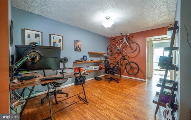 Building Photo - "Charming 1-Bed Condo in Oakton, VA – Your...