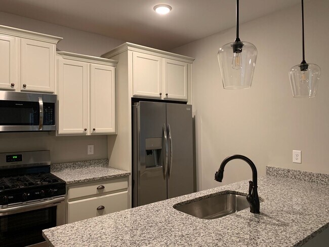 Foto del edificio - 3 Bedrooms 2.5 Baths  Condo in Downtown Watkinsville!